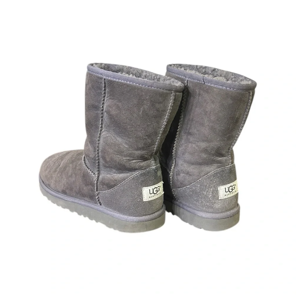 UGG Women’s Classic Short Grey Suede Boots 5251 Size 6